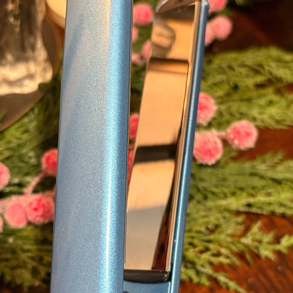 BaByliss PRO 1” Nano Titanium Blue Hair Straightener - Picture 6 of 6